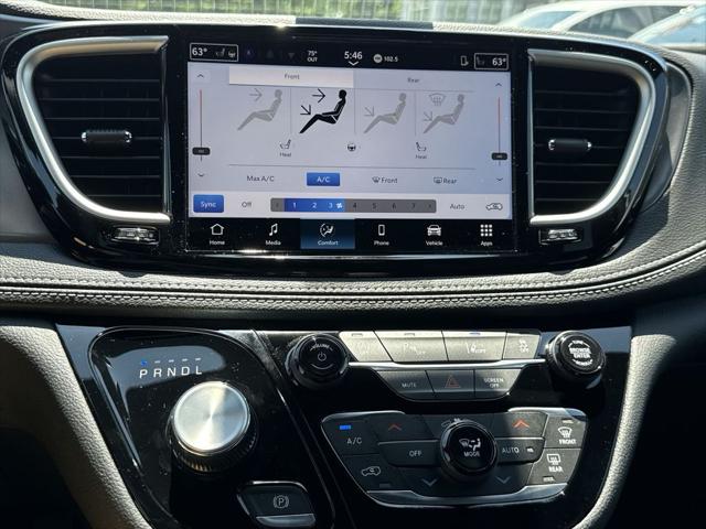2026 Chrysler Pacifica Select AWD
