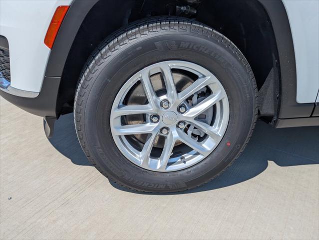 2026 Jeep Grand Cherokee Laredo 4x2