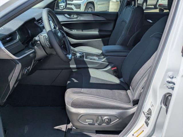 2026 Jeep Grand Cherokee Laredo 4x2
