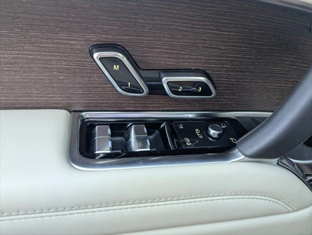 2025 Land Rover Range Rover P550e SE