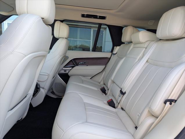 2025 Land Rover Range Rover P550e SE