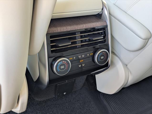 2025 Land Rover Range Rover P550e SE