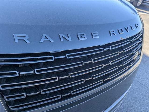 2025 Land Rover Range Rover P550e SE