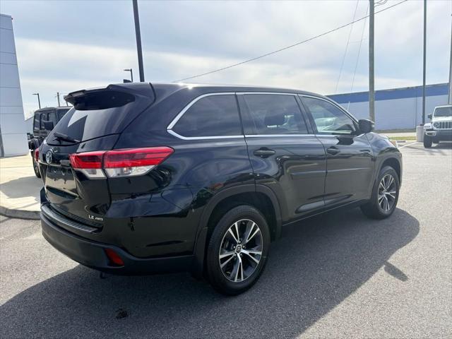 2017 Toyota Highlander LE Plus 2017 Toyota Highlander LE Plus