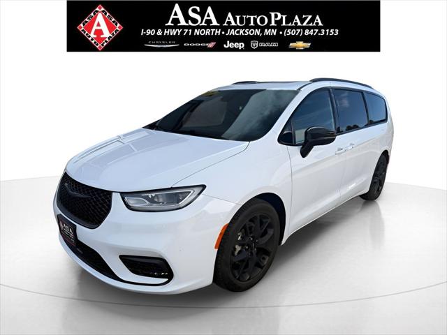 2025 Chrysler Pacifica Limited for sale in Jackson, MN