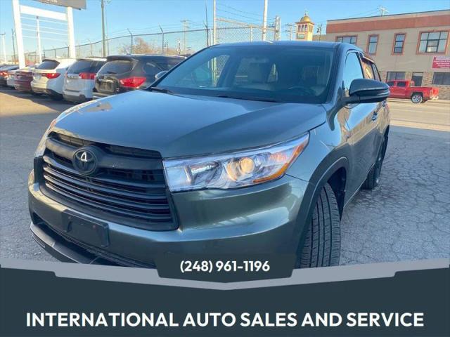 2016 Toyota Highlander LE Plus V6 for sale in Detroit, MI
