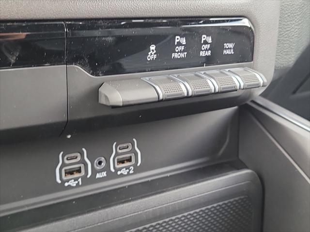 2026 Ram 1500 Express Crew Cab 4x4 5'7" Box