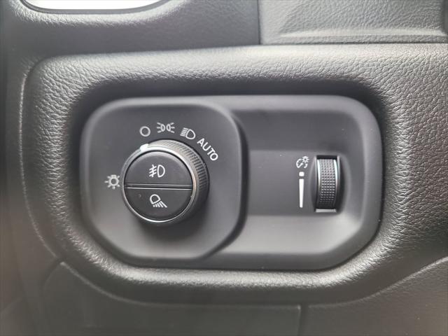 2026 Ram 1500 Express Crew Cab 4x4 5'7" Box