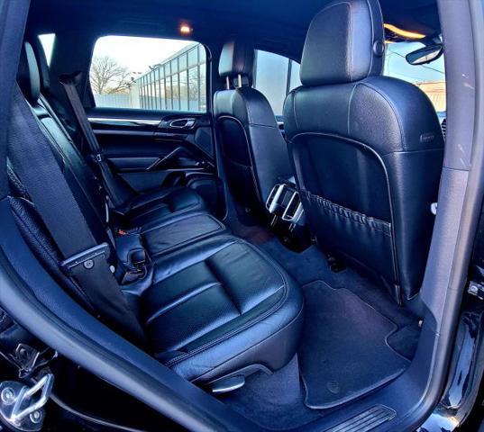 2016 Porsche Cayenne Base