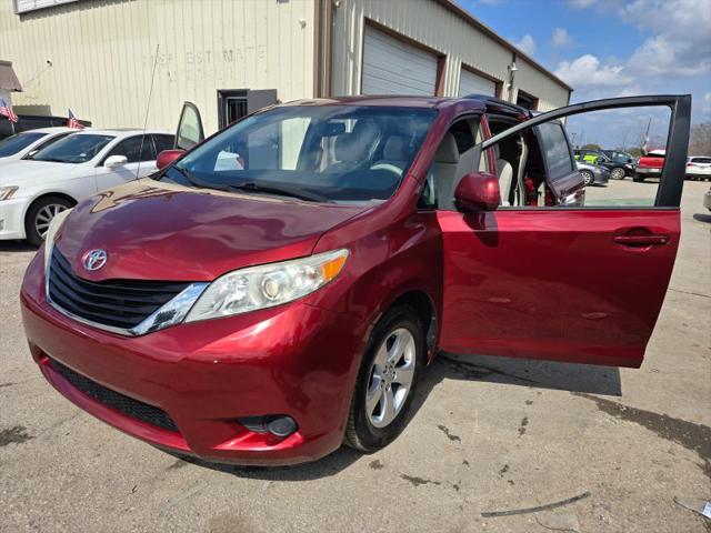 2013 Toyota Sienna LE V6 8 Passenger