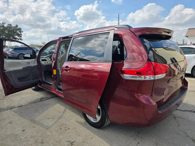 2013 Toyota Sienna LE V6 8 Passenger