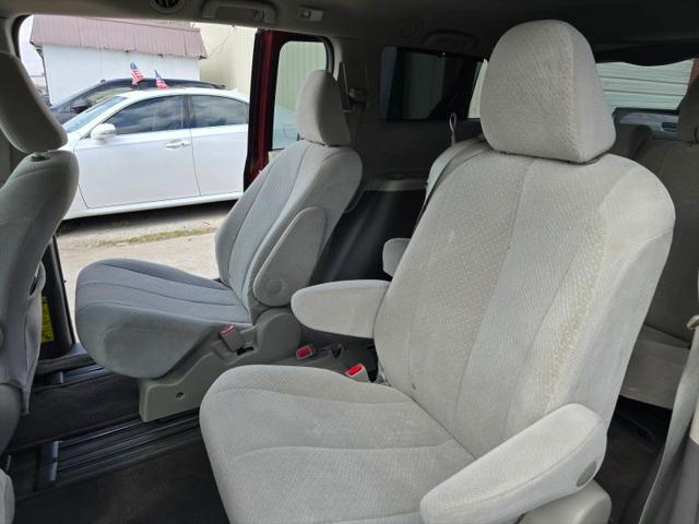 2013 Toyota Sienna LE V6 8 Passenger