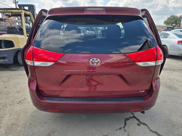 2013 Toyota Sienna LE V6 8 Passenger