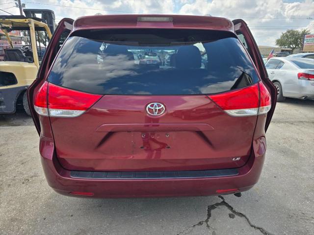 2013 Toyota Sienna LE V6 8 Passenger