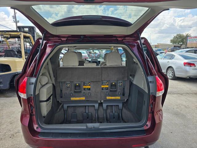 2013 Toyota Sienna LE V6 8 Passenger