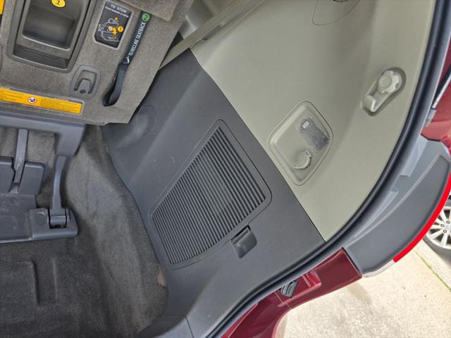 2013 Toyota Sienna LE V6 8 Passenger