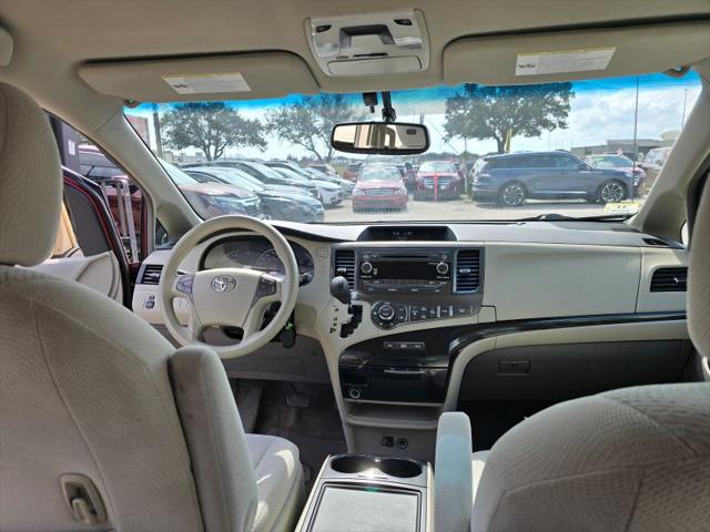 2013 Toyota Sienna LE V6 8 Passenger