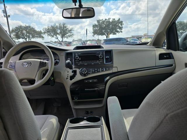 2013 Toyota Sienna LE V6 8 Passenger
