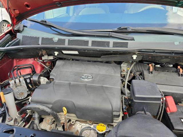 2013 Toyota Sienna LE V6 8 Passenger