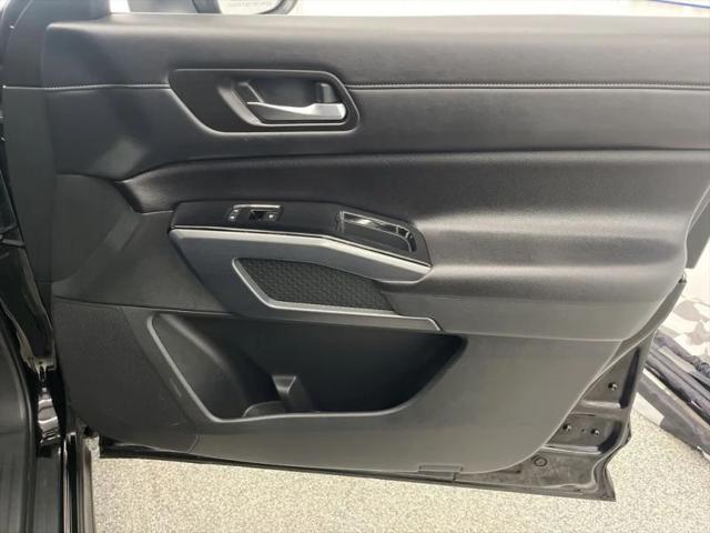 2024 Nissan Pathfinder SL 4WD