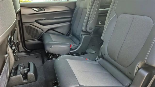 2026 Jeep Grand Cherokee L Laredo 4x2