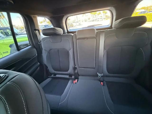 2026 Jeep Grand Cherokee Laredo 4x4
