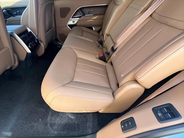 2026 Land Rover Range Rover P400 SE 7 Seat