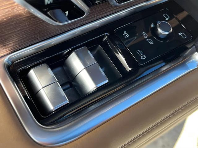 2026 Land Rover Range Rover P400 SE 7 Seat