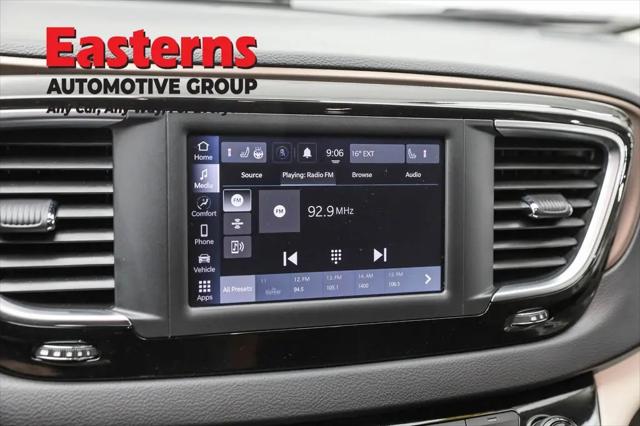 2023 Chrysler Voyager LX