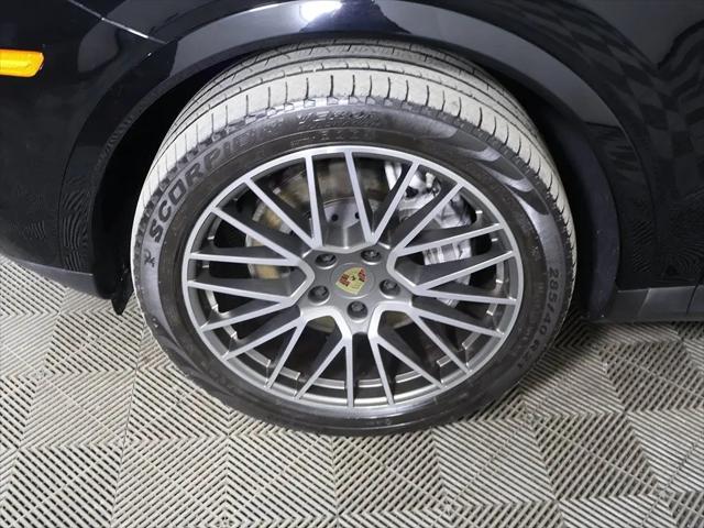 2023 Porsche Cayenne Platinum Edition