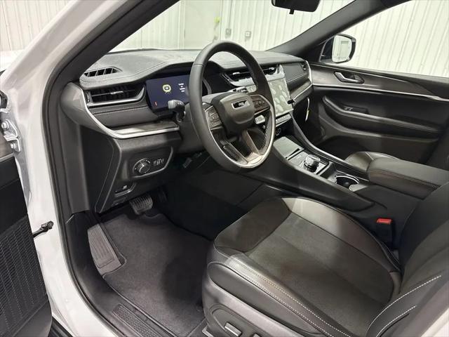 2026 Jeep Grand Cherokee L Altitude 4x2