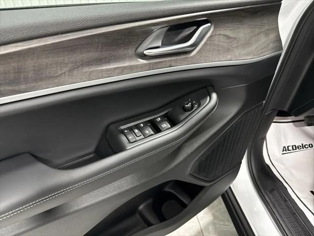 2026 Jeep Grand Cherokee L Altitude 4x2