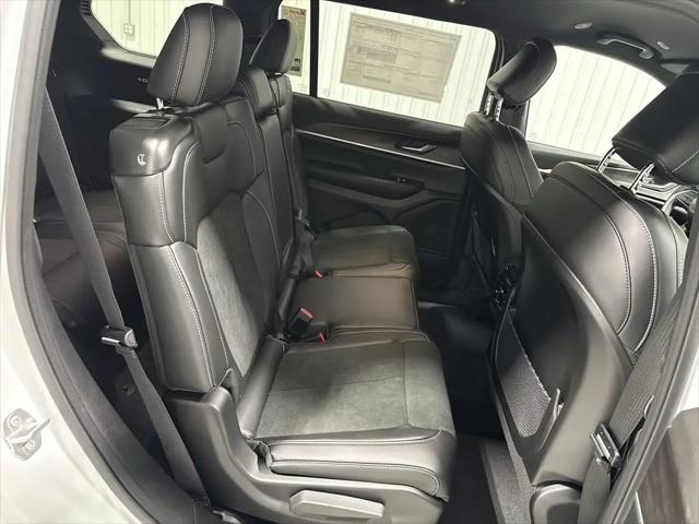 2026 Jeep Grand Cherokee L Altitude 4x2