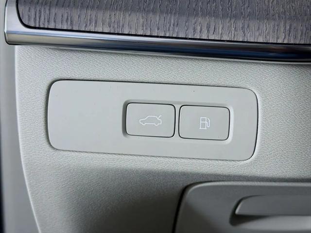 2026 Volvo XC90 Plug-In Hybrid Ultra, T8 AWD, Electric/Gasoline, Bright, 7 Seats