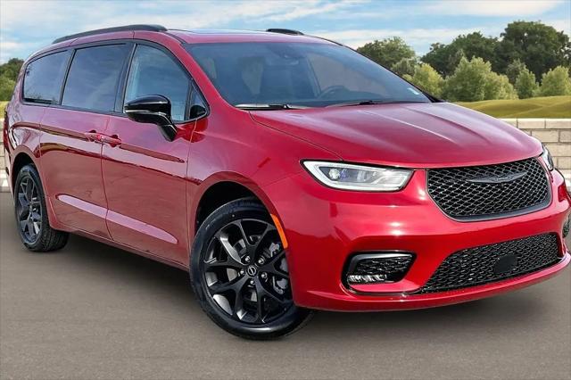 2026 Chrysler Pacifica Select AWD