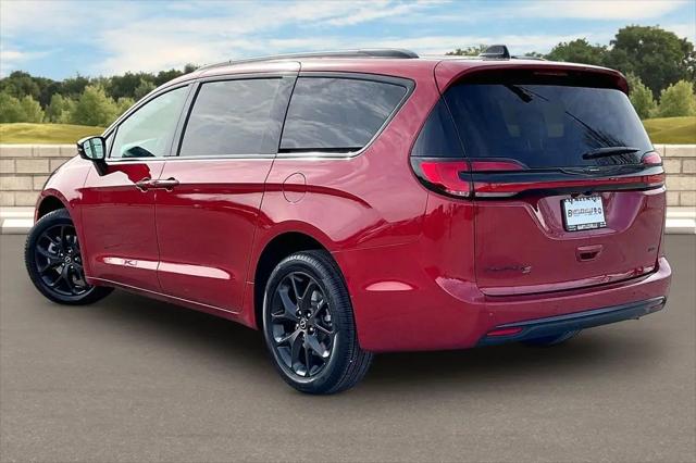 2026 Chrysler Pacifica Select AWD