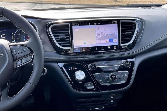 2026 Chrysler Pacifica Select AWD