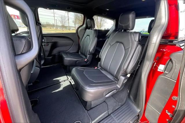 2026 Chrysler Pacifica Select AWD
