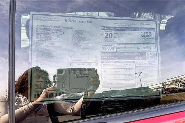 2026 Chrysler Pacifica Select AWD