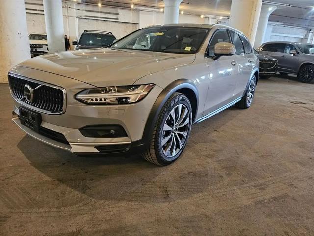 2025 Volvo V90 Cross Country Plus, B6 AWD Gas (mild hybrid) for sale in Brooklyn, NY