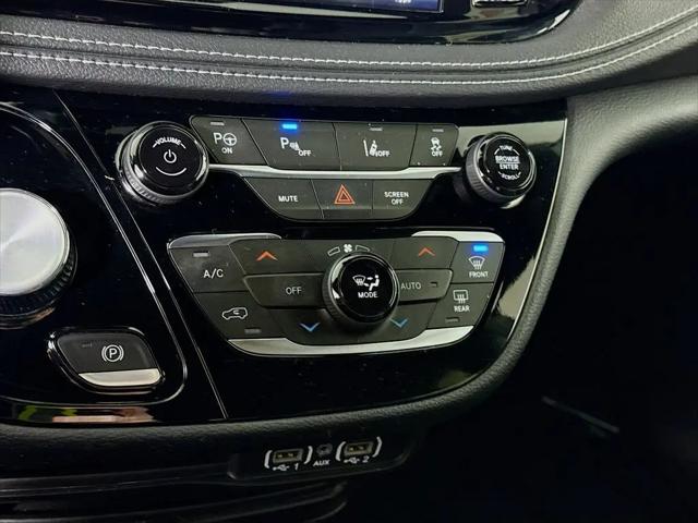 2025 Chrysler Pacifica Hybrid Select
