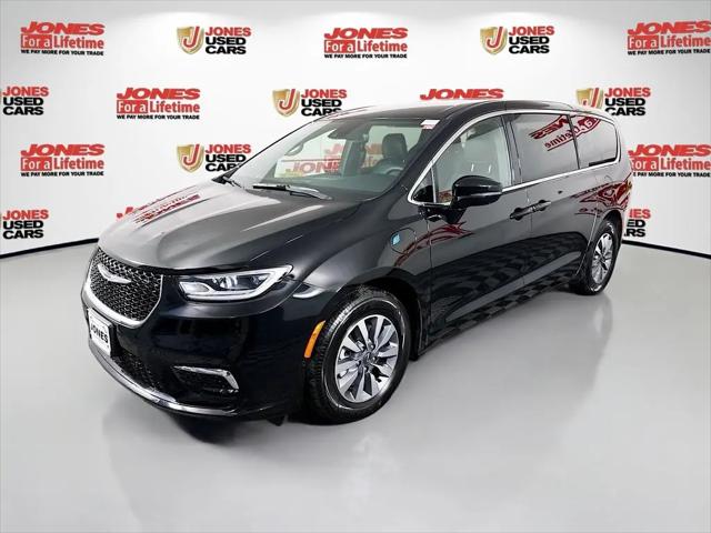 2025 Chrysler Pacifica Hybrid Select