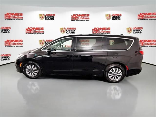 2025 Chrysler Pacifica Hybrid Select