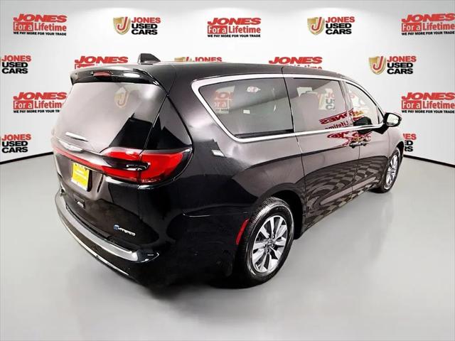 2025 Chrysler Pacifica Hybrid Select