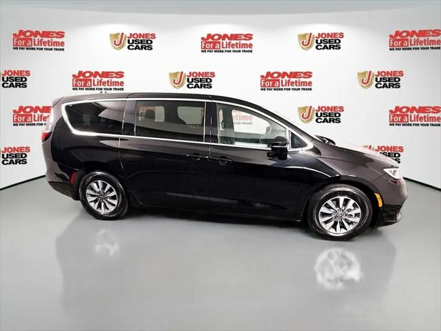 2025 Chrysler Pacifica Hybrid Select