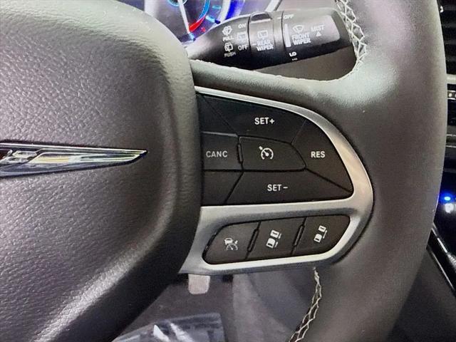 2025 Chrysler Pacifica Hybrid Select