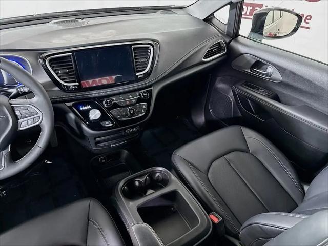 2025 Chrysler Pacifica Hybrid Select
