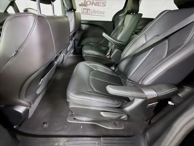 2025 Chrysler Pacifica Hybrid Select