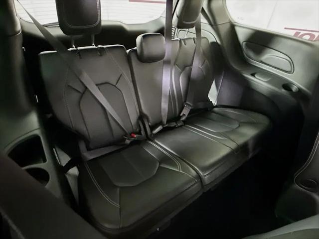 2025 Chrysler Pacifica Hybrid Select