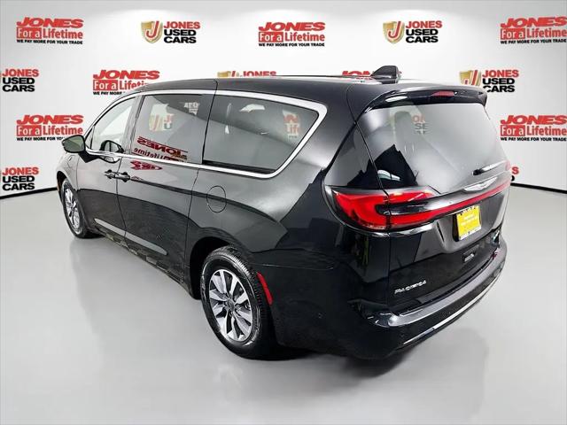2025 Chrysler Pacifica Hybrid Select